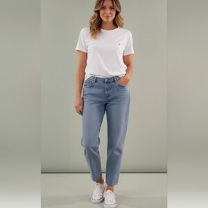 Tommy Hilfiger Boyfriend Light Washed Straight Legged Jeans Size 16